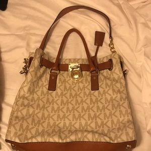 Micheal Kors purse